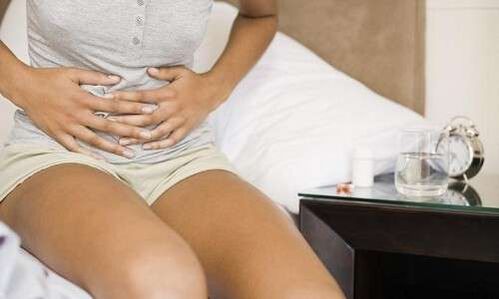 đau bụng có thể là nguyên nhân của sự hiện diện của ký sinh trùng trong cơ thể